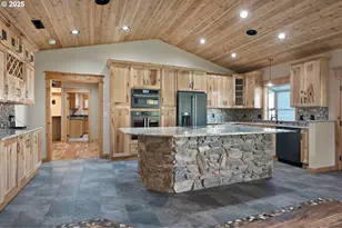 818 E Sierra Vista Dr, Newberg, OR 97132 - Photo 11