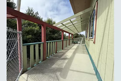 715 Jackson Ave, Coos Bay, OR 97420 - Photo 27