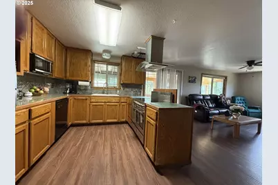 715 Jackson Ave, Coos Bay, OR 97420 - Photo 7