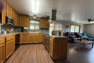 715 Jackson Ave, Coos Bay, OR 97420 - Photo 7