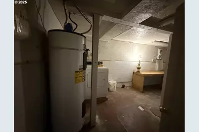 715 Jackson Ave, Coos Bay, OR 97420 - Photo 35