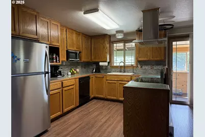 715 Jackson Ave, Coos Bay, OR 97420 - Photo 5