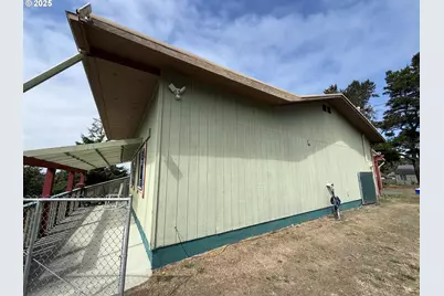 715 Jackson Ave, Coos Bay, OR 97420 - Photo 31