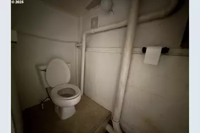 715 Jackson Ave, Coos Bay, OR 97420 - Photo 37