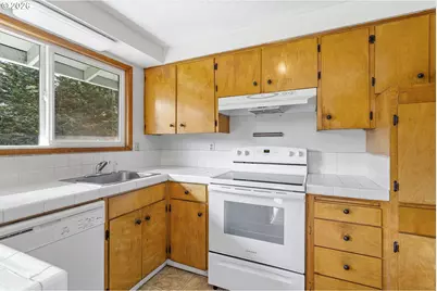 9370 SW Killarney Ln, Tualatin, OR 97062 - Photo 3