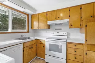 9370 SW Killarney Ln, Tualatin, OR 97062 - Photo 3