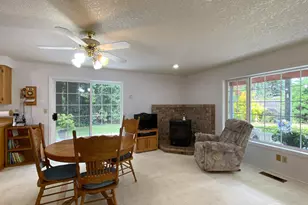 15925 Oakridge Ln, Silverton, OR 97381 - Photo 17