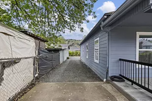 1354 SE Pine St, Roseburg, OR 97470 - Photo 43