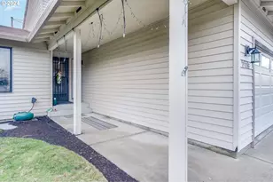 2119 NE 158th Ave, Portland, OR 97230 - Photo 3