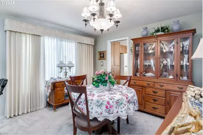 2119 NE 158th Ave, Portland, OR 97230 - Photo 9