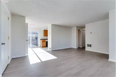 3503 Oregon Ave, Springfield, OR 97478 - Photo 7