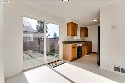 3503 Oregon Ave, Springfield, OR 97478 - Photo 9