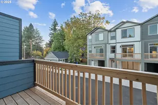 11191 SE Stark St, Portland, OR 97216 - Photo 15