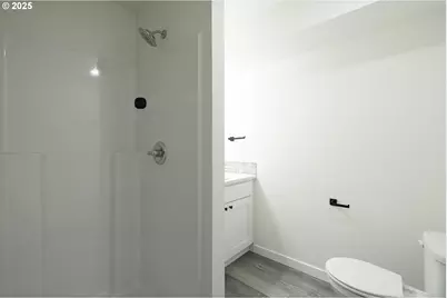 11191 SE Stark St, Portland, OR 97216 - Photo 5