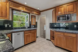 3760 SW 96th Ave, Portland, OR 97225 - Photo 9