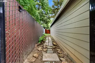 2120 SE 117th Ave, Portland, OR 97216 - Photo 23