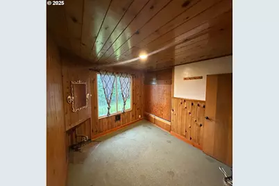 28500 Ruth Ln, Eugene, OR 97402 - Photo 7