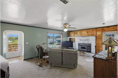 1954 Madrona St, North Bend, OR 97459 - Photo 3