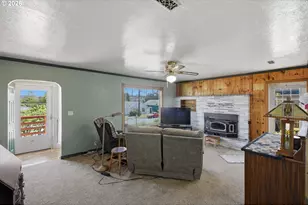 1954 Madrona St, North Bend, OR 97459 - Photo 3
