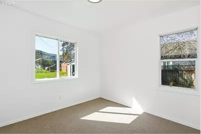2406 E 10th St, The Dalles, OR 97058 - Photo 7