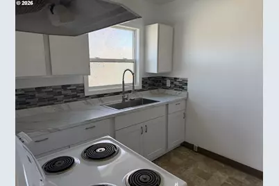 2406 E 10th St, The Dalles, OR 97058 - Photo 7