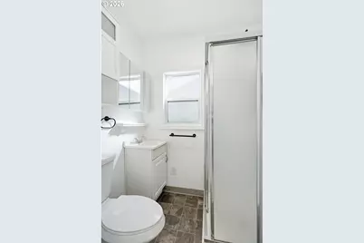 2406 E 10th St, The Dalles, OR 97058 - Photo 9