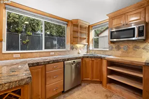 11102 NE Beech St, Portland, OR 97220 - Photo 31