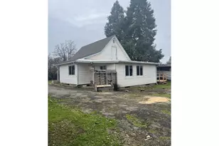 734 Alder St, Medford, OR 97501 - Photo 3