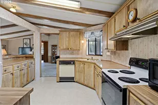 3626 NW Broad St, Roseburg, OR 97471 - Photo 13