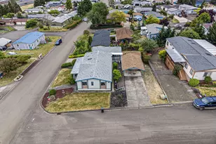 3626 NW Broad St, Roseburg, OR 97471 - Photo 43