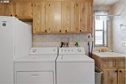 3626 NW Broad St, Roseburg, OR 97471 - Photo 15