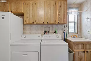 3626 NW Broad St, Roseburg, OR 97471 - Photo 15