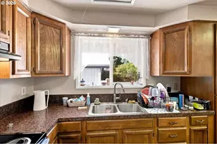 960 Grape St, Sweet Home, OR 97386 - Photo 17