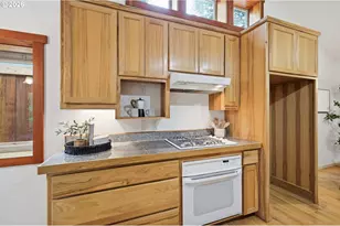 3026 Hendricks Hill Dr, Eugene, OR 97403 - Photo 3