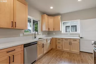 494 17th St, Salem, OR 97301 - Photo 13
