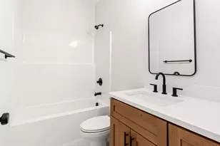 7482 SE 51st Ave, Portland, OR 97206 - Photo 9