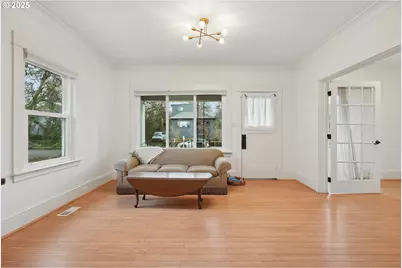 7521 N Jersey St, Portland, OR 97203 - Photo 3