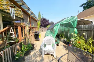 305 S 3rd St, Cottage Grove, OR 97424 - Photo 25