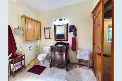 305 S 3rd St, Cottage Grove, OR 97424 - Photo 17