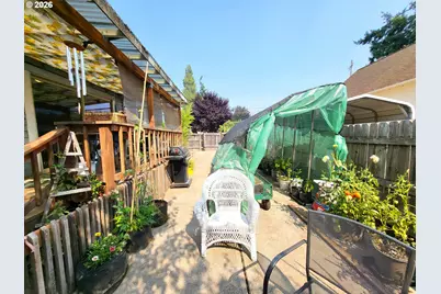 305 S 3rd St, Cottage Grove, OR 97424 - Photo 25