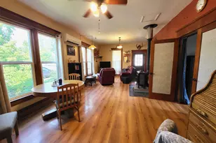 305 S 3rd St, Cottage Grove, OR 97424 - Photo 9