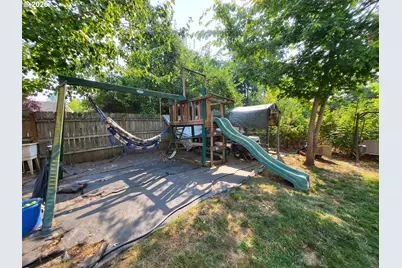 305 S 3rd St, Cottage Grove, OR 97424 - Photo 29