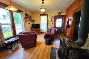 305 S 3rd St, Cottage Grove, OR 97424 - Photo 5