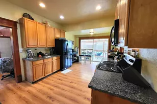 305 S 3rd St, Cottage Grove, OR 97424 - Photo 15