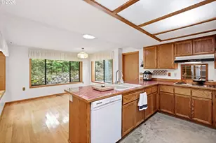 2983 Timberline Dr, Eugene, OR 97405 - Photo 9