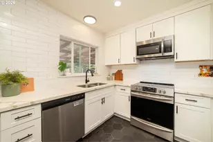 825 NE 76th Ave, Portland, OR 97213 - Photo 7