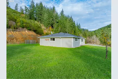 16855 Highway 42, Myrtle Point, OR 97458 - Photo 35