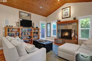 2014 Royal Saint Georges Dr, Florence, OR 97439 - Photo 5