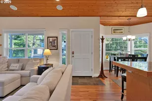 2014 Royal Saint Georges Dr, Florence, OR 97439 - Photo 7