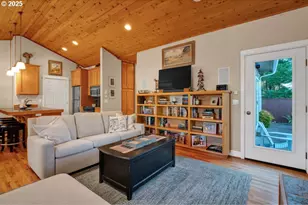 2014 Royal Saint Georges Dr, Florence, OR 97439 - Photo 11